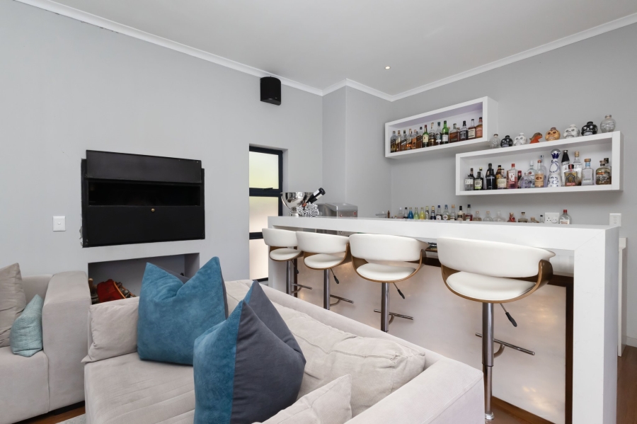 To Let 4 Bedroom Property for Rent in Big Bay Western Cape